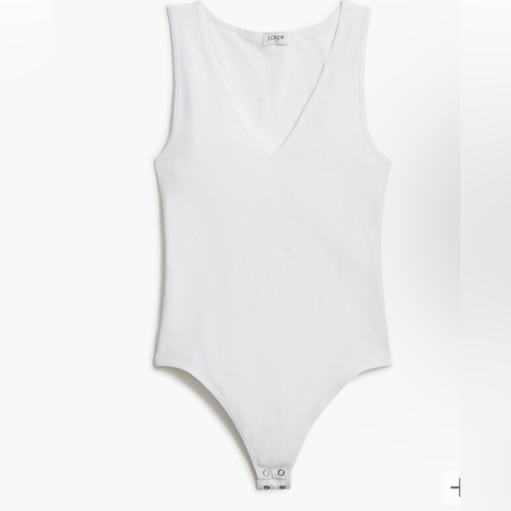 NWOT Sleeveless layering V-neck bodysuit